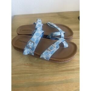NWOT Steve Madden Sandals Beached Slide Blue Embroidered White Womens 7 | Kids 5